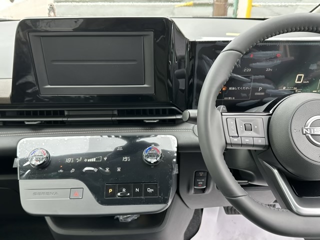 セレナ(ニッサン)登録済未使用車 21