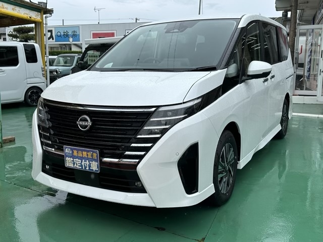 セレナ(ニッサン)登録済未使用車 1