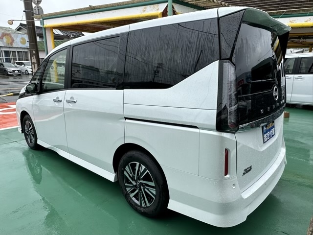 セレナ(ニッサン)登録済未使用車 2