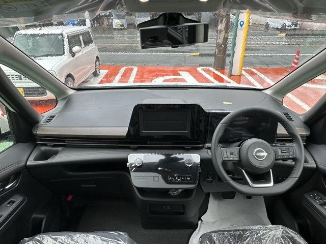 セレナ(ニッサン)登録済未使用車 6