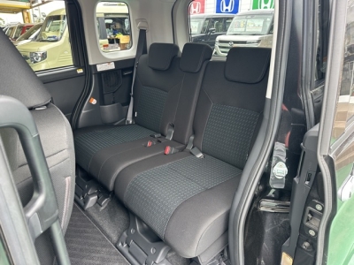 トールカスタム(ダイハツ)中古車 後席内装