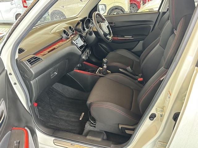 スイフト(スズキ)中古車 3
