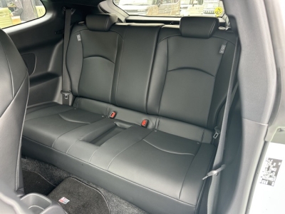 GRヤリス(トヨタ)中古車 後席内装