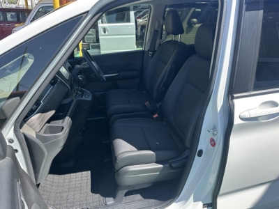 フリード(ホンダ)中古車 前席内装