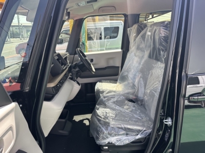 新型N-BOX(ホンダ)届出済未使用車 前席内装