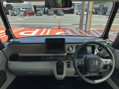 新型N-BOX(ホンダ)届出済未使用車 後席内装