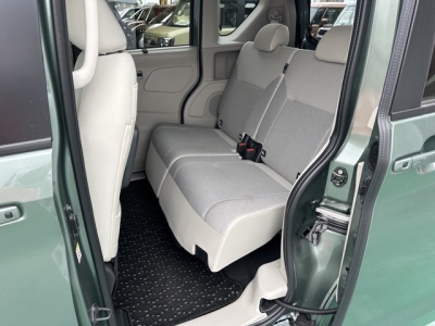 新型ルークス(ニッサン)中古車 後席内装