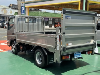 キャンター(三菱)登録済未使用車 後方