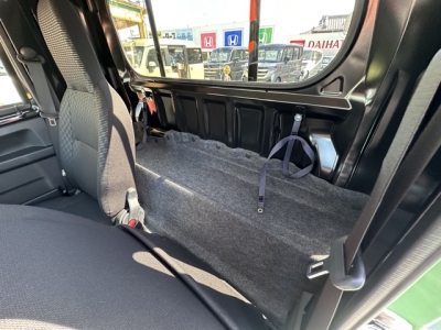 ハイゼットＴのＯＥＭ(ダイハツ)届出済未使用車 後席から見た前席