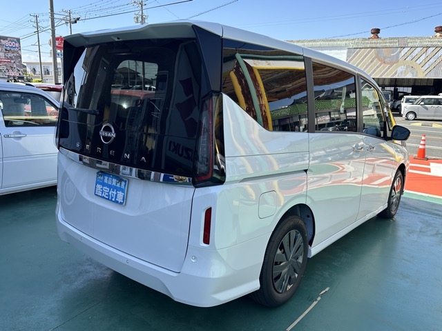 セレナ(ニッサン)登録済未使用車 11