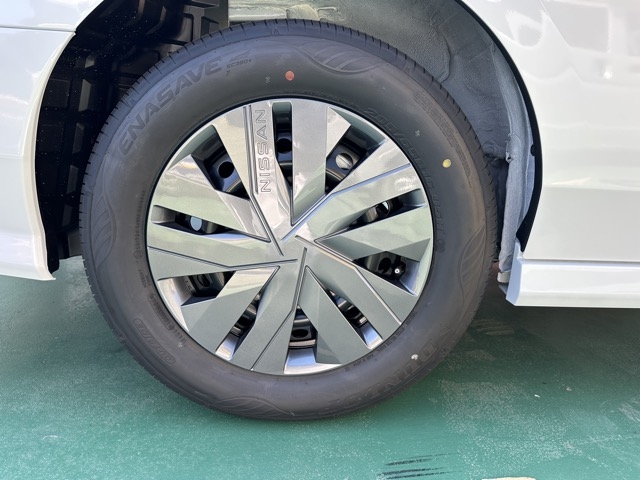 セレナ(ニッサン)登録済未使用車 12