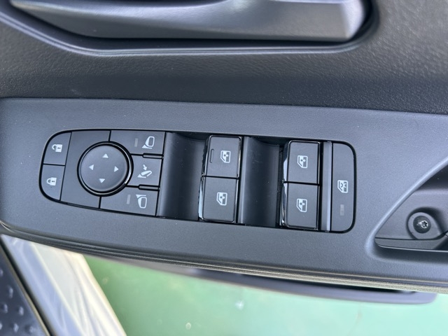 セレナ(ニッサン)登録済未使用車 14