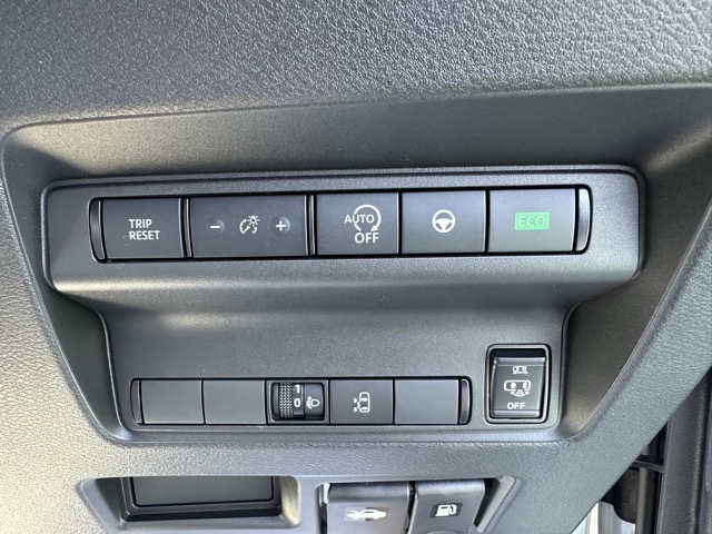 セレナ(ニッサン)登録済未使用車 16