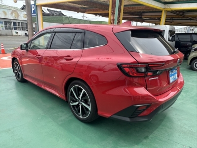 レヴォーグ(スバル)中古車 後方
