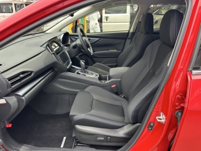 レヴォーグ(スバル)中古車 前席内装