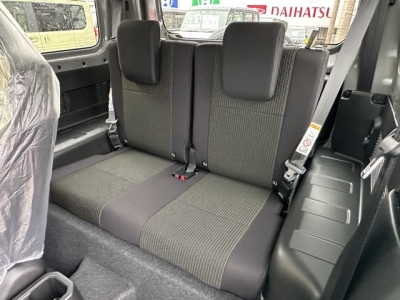 ジムニー(スズキ)届出済未使用車 後席内装