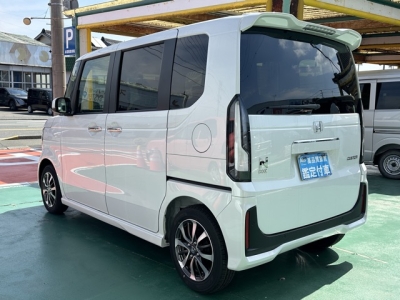 新型N-BOX(ホンダ)届出済未使用車 後方