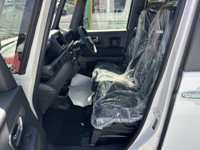 新型N-BOX(ホンダ)届出済未使用車 前席内装