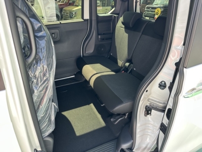 新型N-BOX(ホンダ)届出済未使用車 後席内装