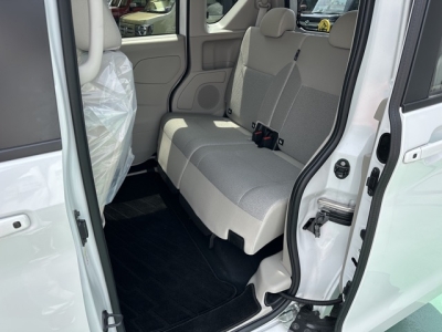 新型ルークス(ニッサン)中古車 後席内装