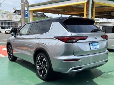 アウトランダーPHEV(三菱)レンタＵＰ 後方