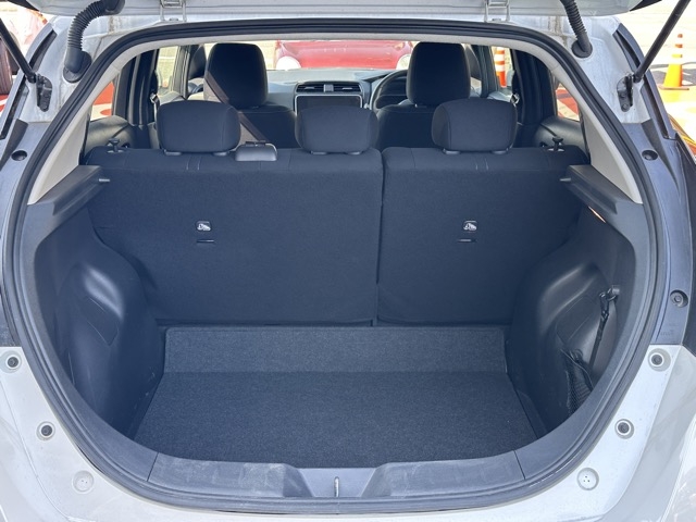 リーフ(ニッサン)中古車 9