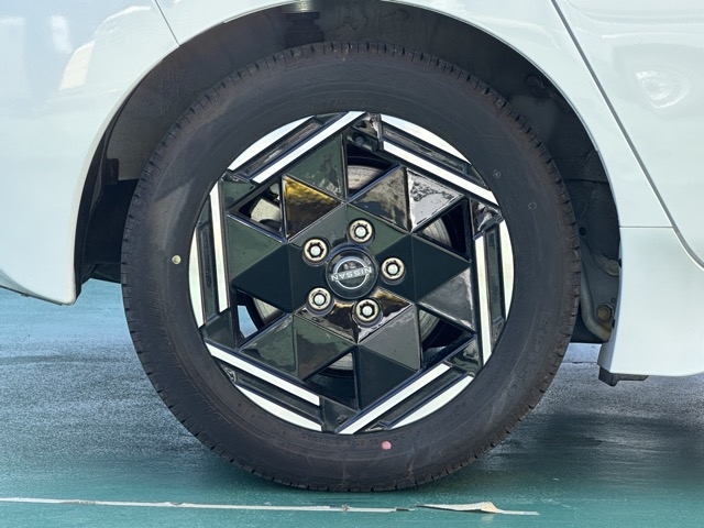 リーフ(ニッサン)中古車 12