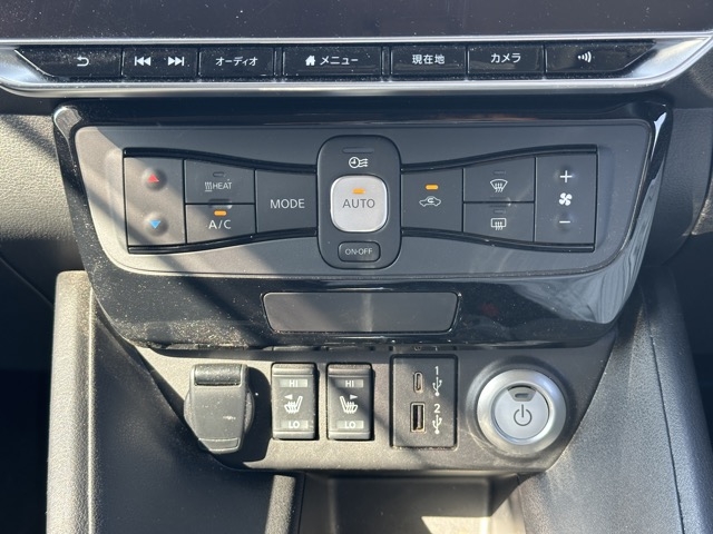 リーフ(ニッサン)中古車 16