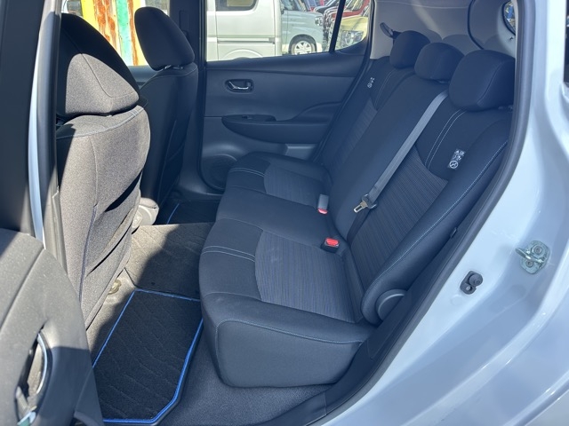 リーフ(ニッサン)中古車 4