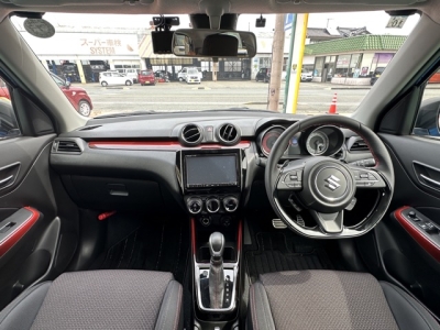 スイフトスポーツ(スズキ)中古車 後席から見た前席