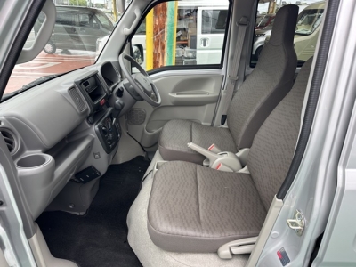 エブリイバンのOEM(スズキ)中古車 前席内装