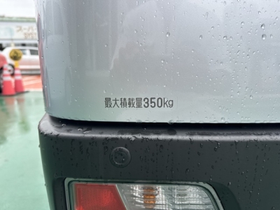 サンバーバン(スバル)届出済未使用車 後席から見た前席