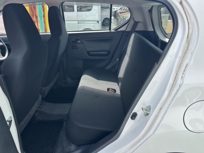 ミライース(ダイハツ)中古車 後席内装