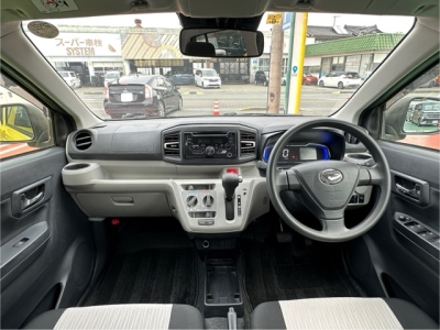 ミライース(ダイハツ)中古車 後席から見た前席