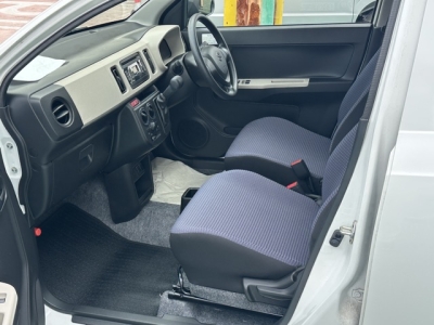 アルト(スズキ)中古車 前席内装