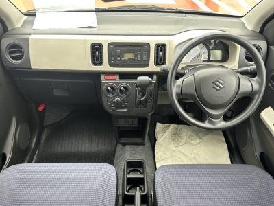 アルト(スズキ)中古車 後席から見た前席