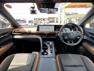 クラウンクロスオーバー(トヨタ)中古車 後席から見た前席