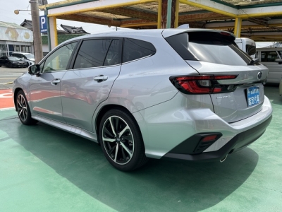 レヴォーグ(スバル)中古車 後方