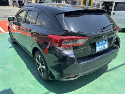 インプレッサスポーツ(スバル)中古車 後方