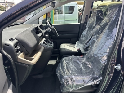 新型フリード(ホンダ)登録済未使用車 前席内装