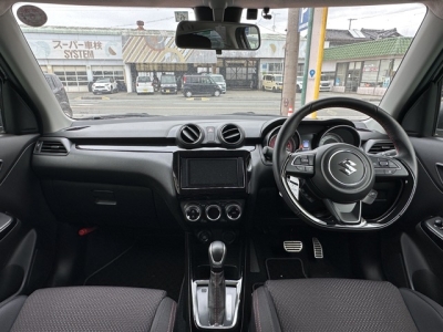 スイフトスポーツ(スズキ)中古車 後席から見た前席