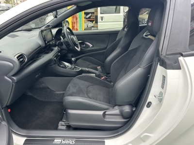 GRヤリス(トヨタ)中古車 前席内装