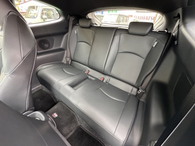 GRヤリス(トヨタ)中古車 後席内装
