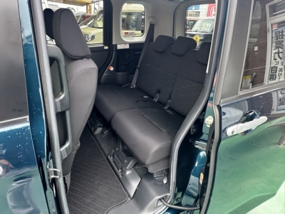 タンク(トヨタ)中古車 後席内装