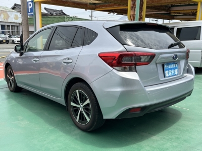 インプレッサスポーツ(スバル)中古車 後方