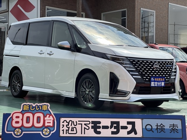セレナ(ニッサン)登録済未使用車全体拡大