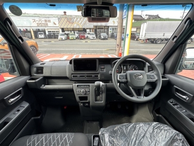 アトレー(ダイハツ)届出済未使用車 後席から見た前席