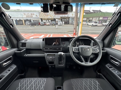 アトレー(ダイハツ)中古車 後席から見た前席