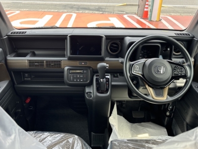 N-VAN(ホンダ)届出済未使用車 後席から見た前席