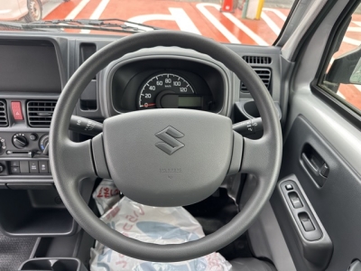 キャリートラック(スズキ)届出済未使用車 後席から見た前席